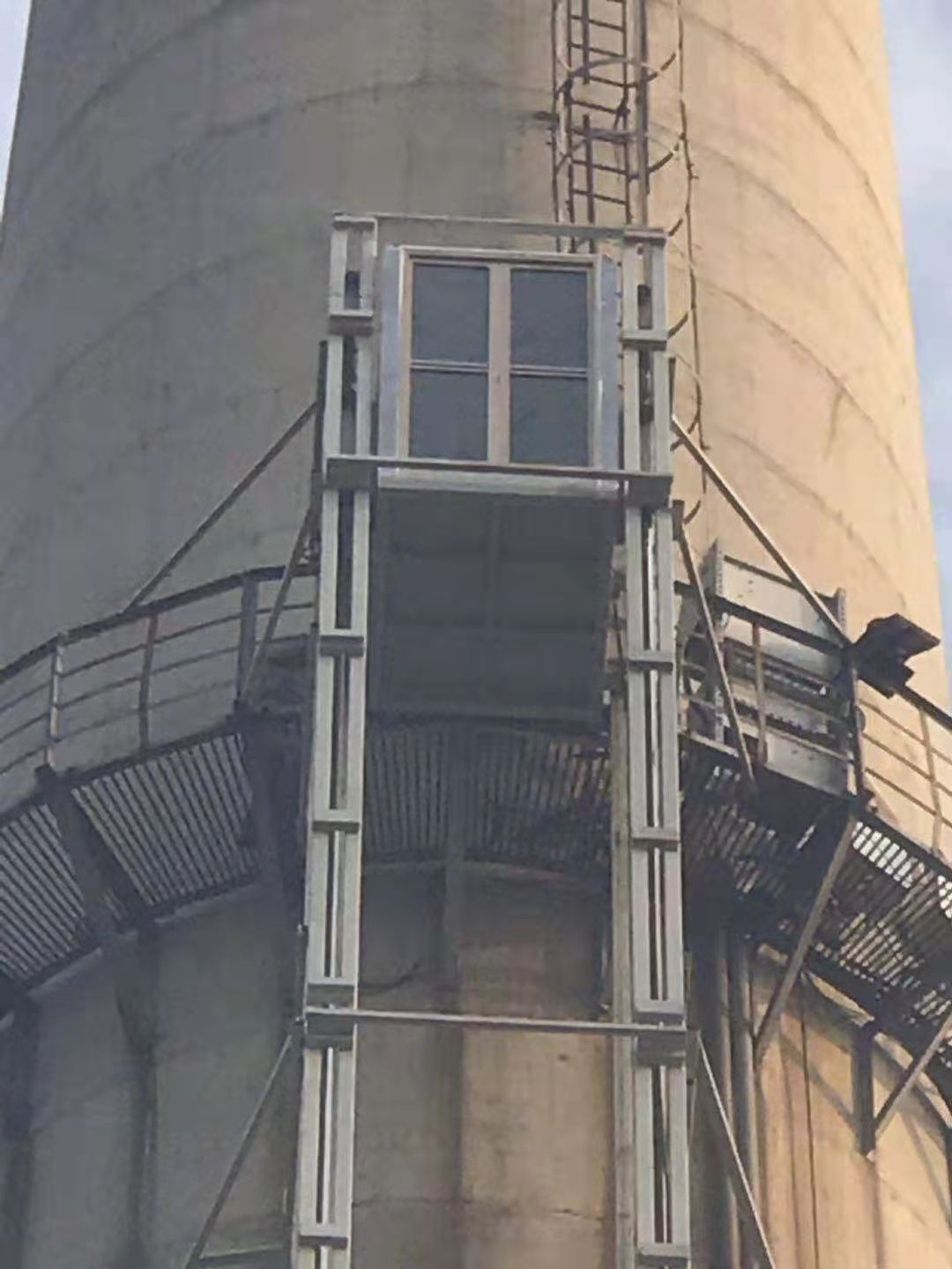 芜湖新兴铸管有限公司烟囱梯安装验收完毕